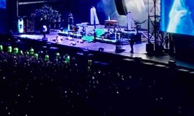 Rejtélyes energia hullám ráz le nézőket a Lana Del Rey koncertjén; itt nézheti meg a videót