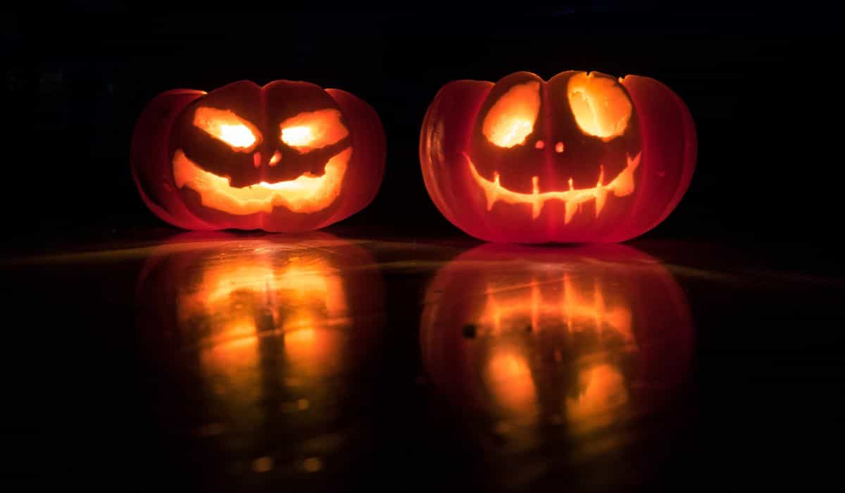 Bekijk 20 uitgeholde pompoenen om je Halloween te decoreren