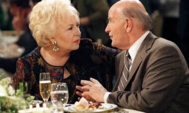 Peter Boyle e Doris Roberts em Everybody Loves Raymond - reprodução