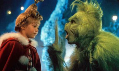 Jim Carrey e Taylor Momsen em How the Grinch Stole Christmas - reprodução